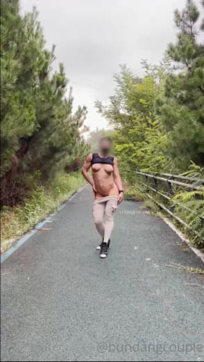 【2023-08-13】Met a stranger on the beach Part 1.m4v